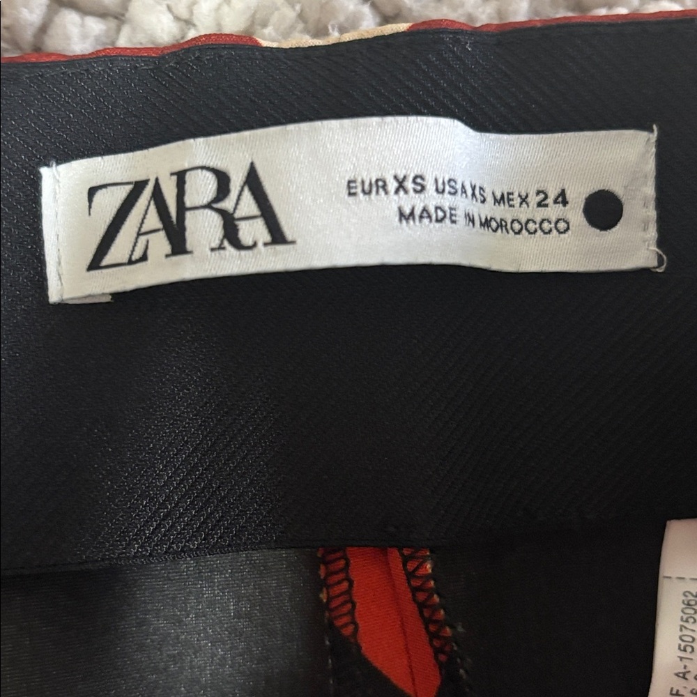 Zara Geometric Black and Orange Shorts - Picture 6 of 7